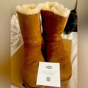 UGG Bailey Bow II size 9 Authentic NOWT only tried on, super cute Chestnut
